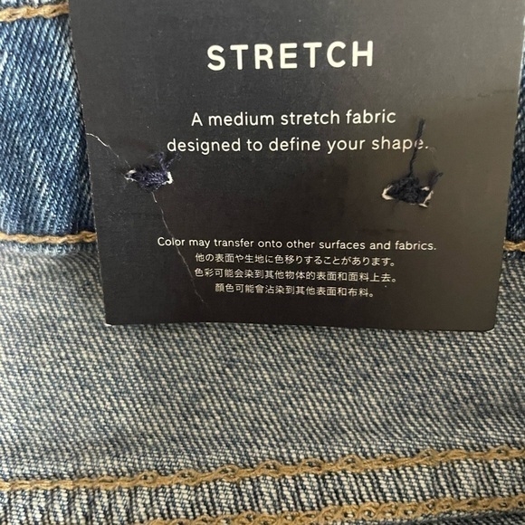 NWT Gap stretch bermuda distressed cutoff denim shorts. Size 4/27 - Picture 9 of 9